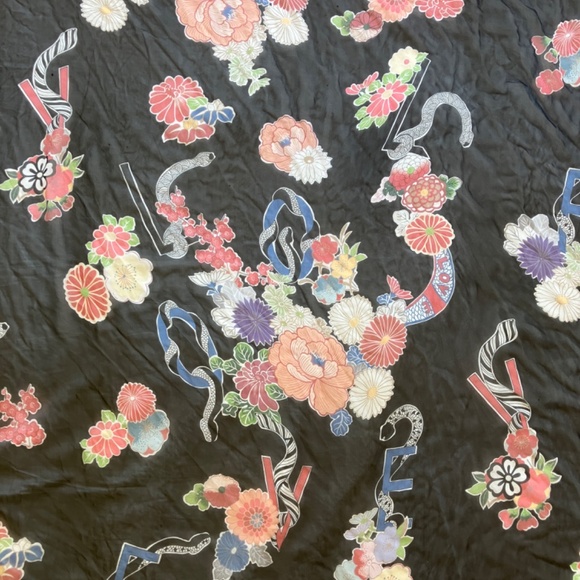 Yves Saint Laurent Silk Chiffon Large SCARF Snake Love 48" X 48" - Picture 2 of 15